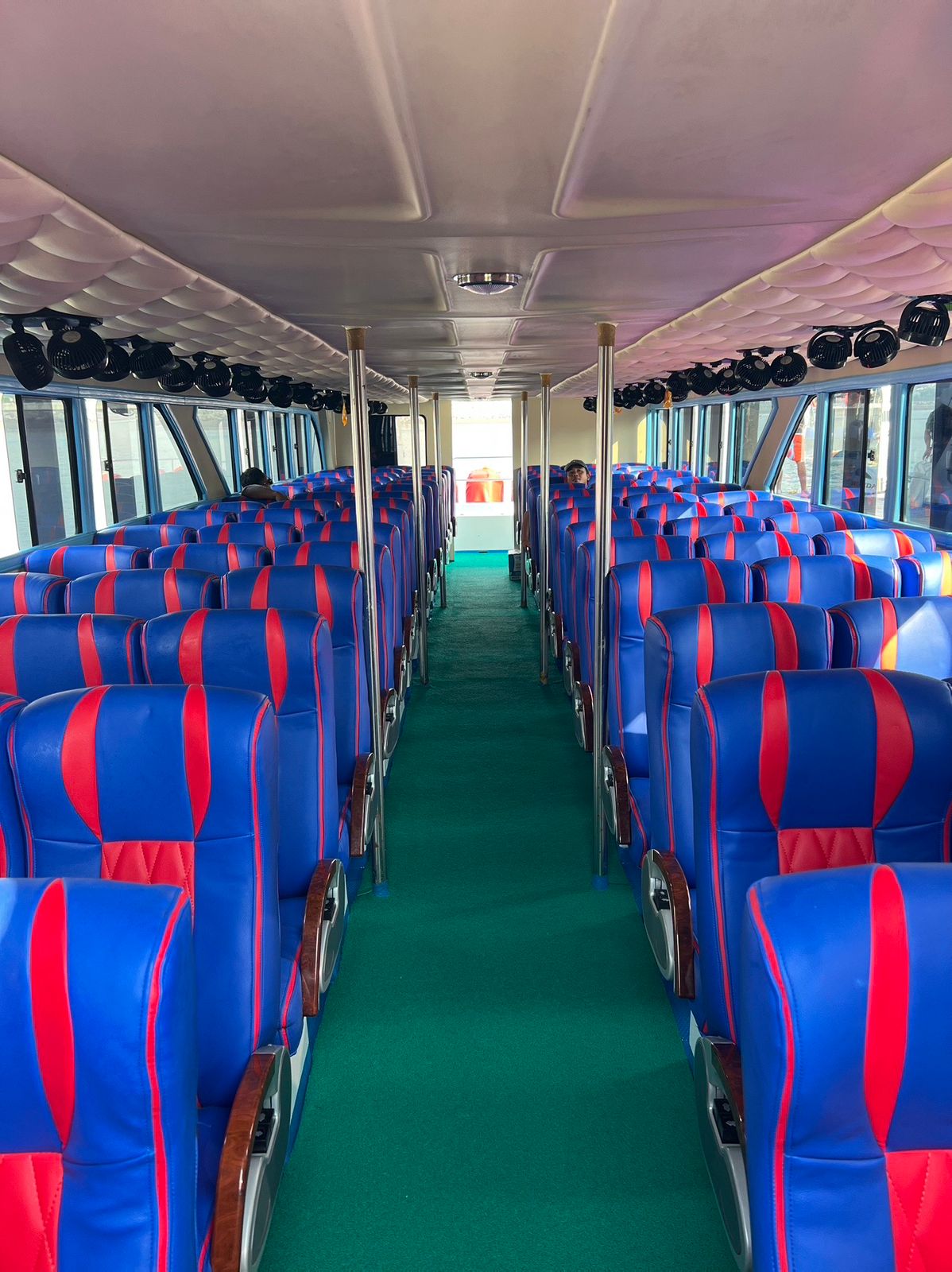 Салон лодки Wijaya Tramena