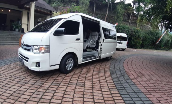 Toyota Hiace Commuter Minibus