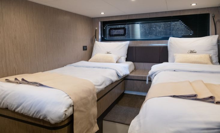Mira yacht