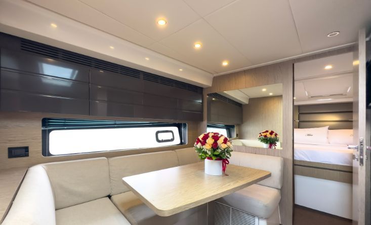 Mira yacht