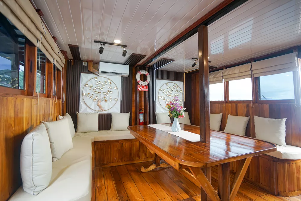 Deluxe boat “Carnaby”