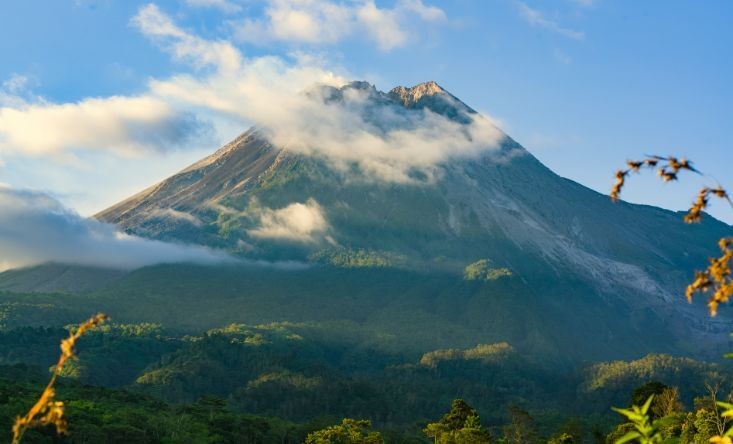 рассвет на вулкане Мерапи