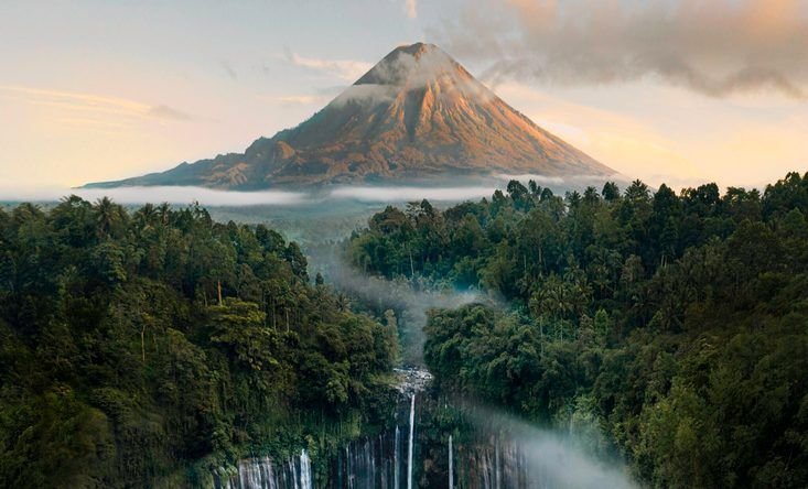 the Tumpak Sevu waterfall