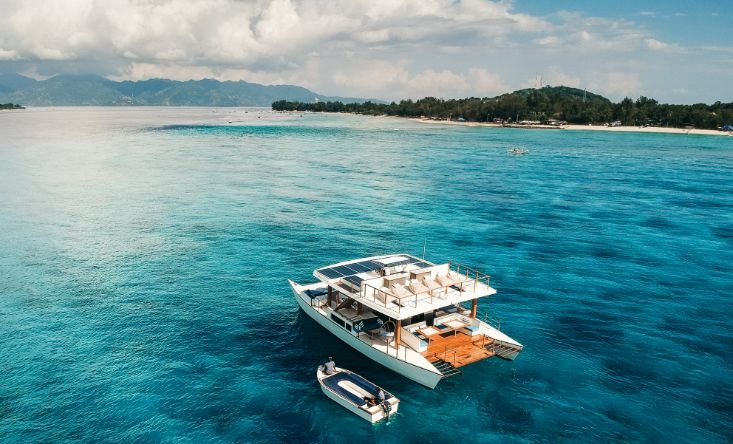 cruise on Utopia yacht