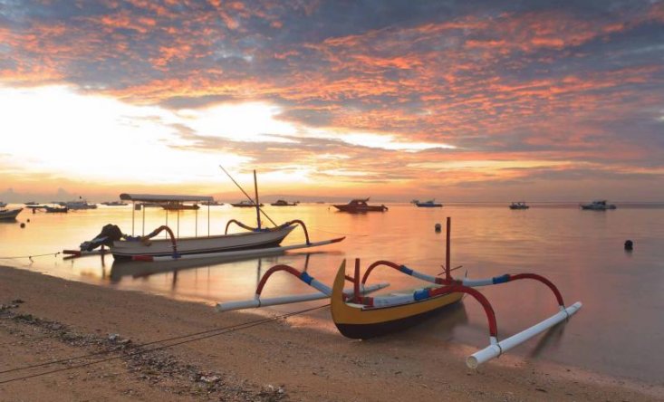 Sunrise in Lovina