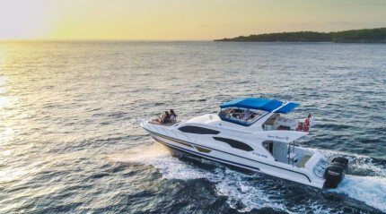 Queen Ruizi 18 yacht cruise