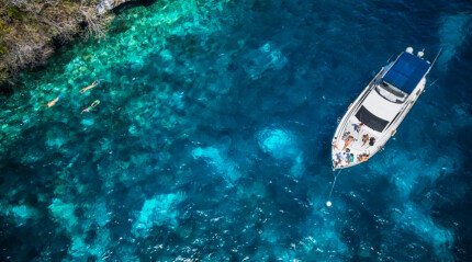 Cruise on yacht "Burjuman"