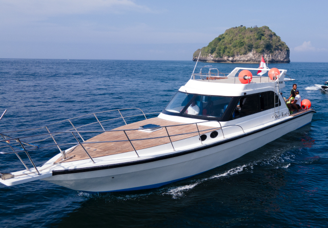 Sweetheart 4 Yacht