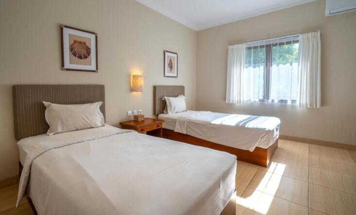 Standard room with 2 single beds