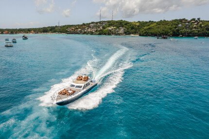 Cruise on the Deadean Yacht