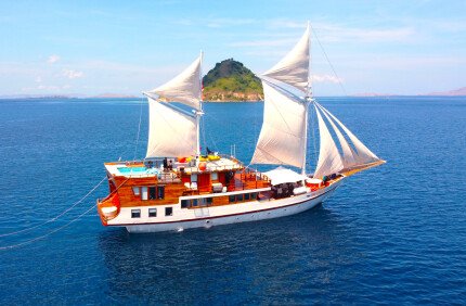 Eastopia Yacht Tour