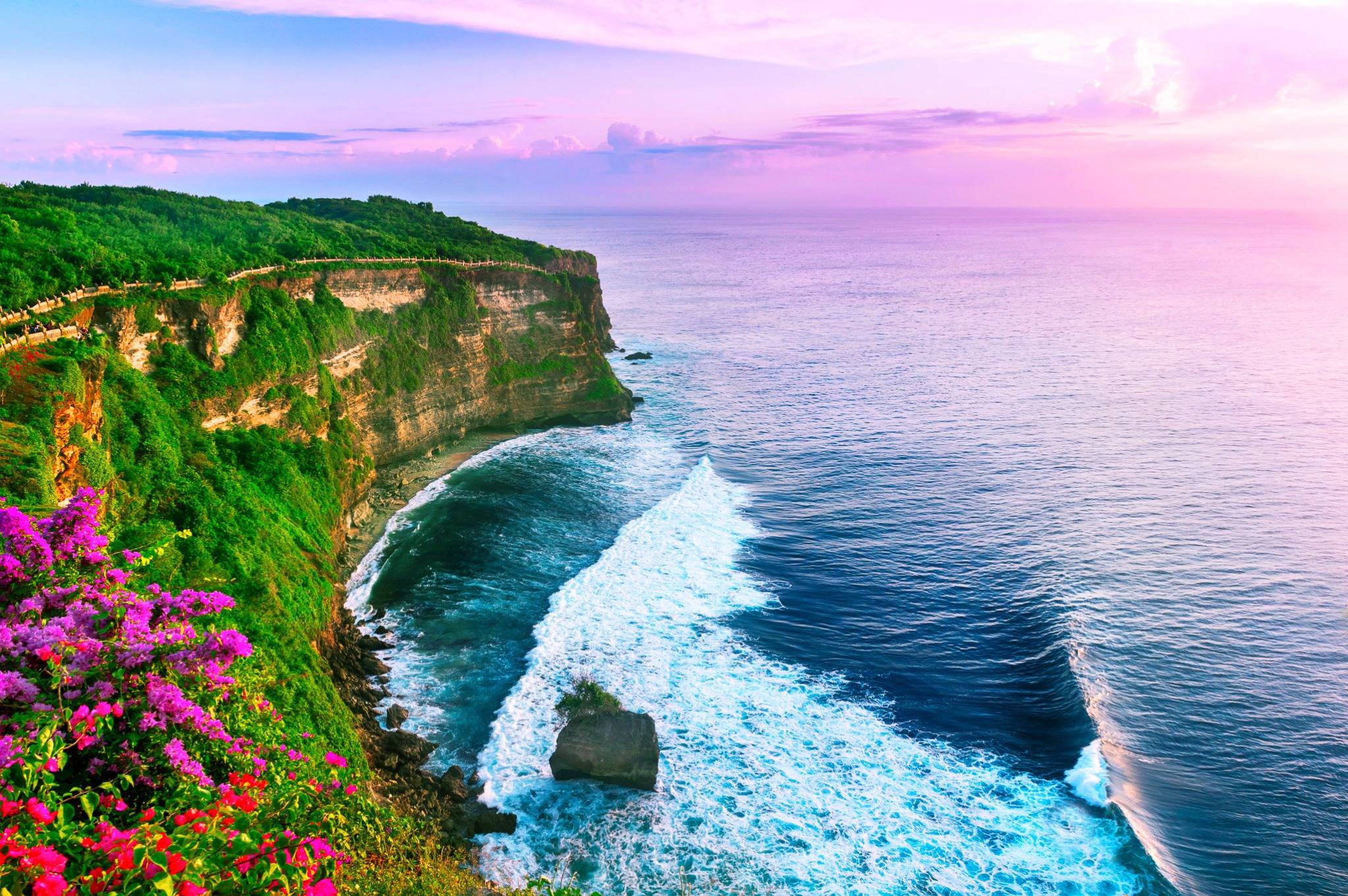 uluwatu_compressed.jpg (496 KB) uluwatu_compressed.jpg (496 KB)