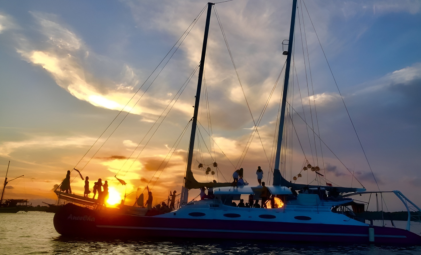 Coucher de soleil sur un yacht
