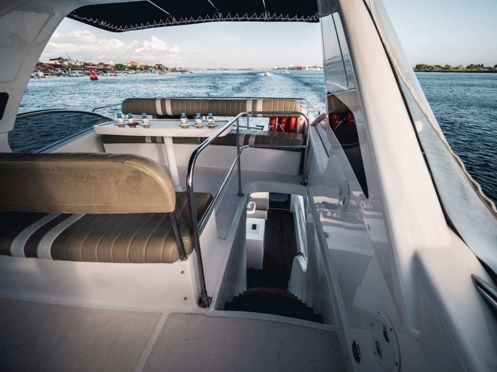 Верхняя палуба с обеденной зоной