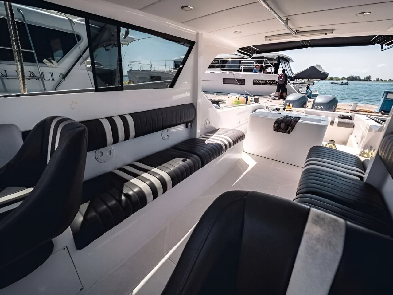 Comfortable breeze salon