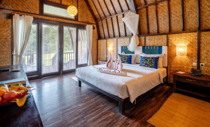 Deluxe room with king size bed