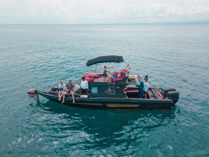 Queen Ruizi 10 yacht cruise