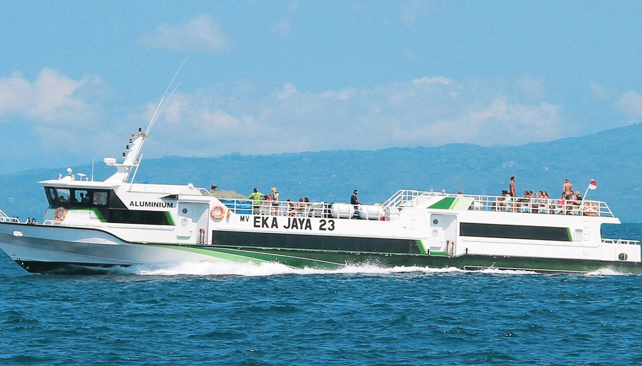 Лодка компании Eka Jaya