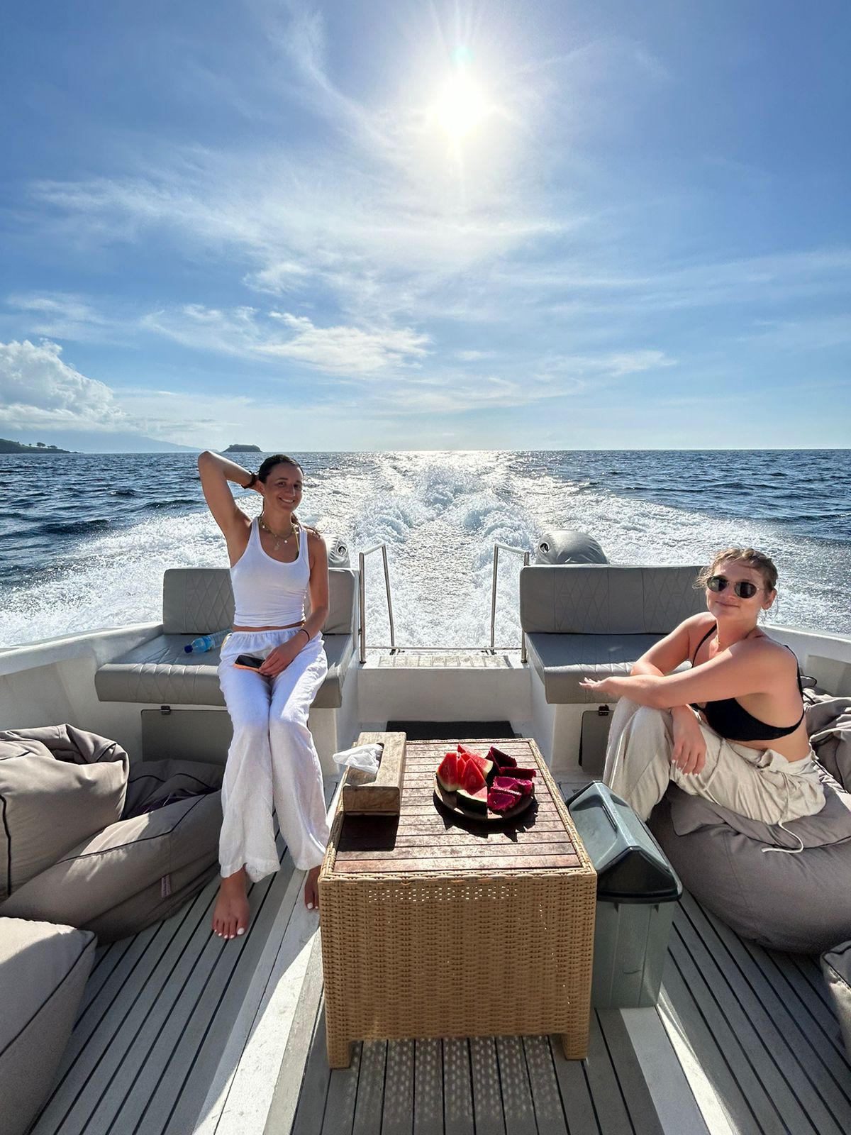 На лодке Twins