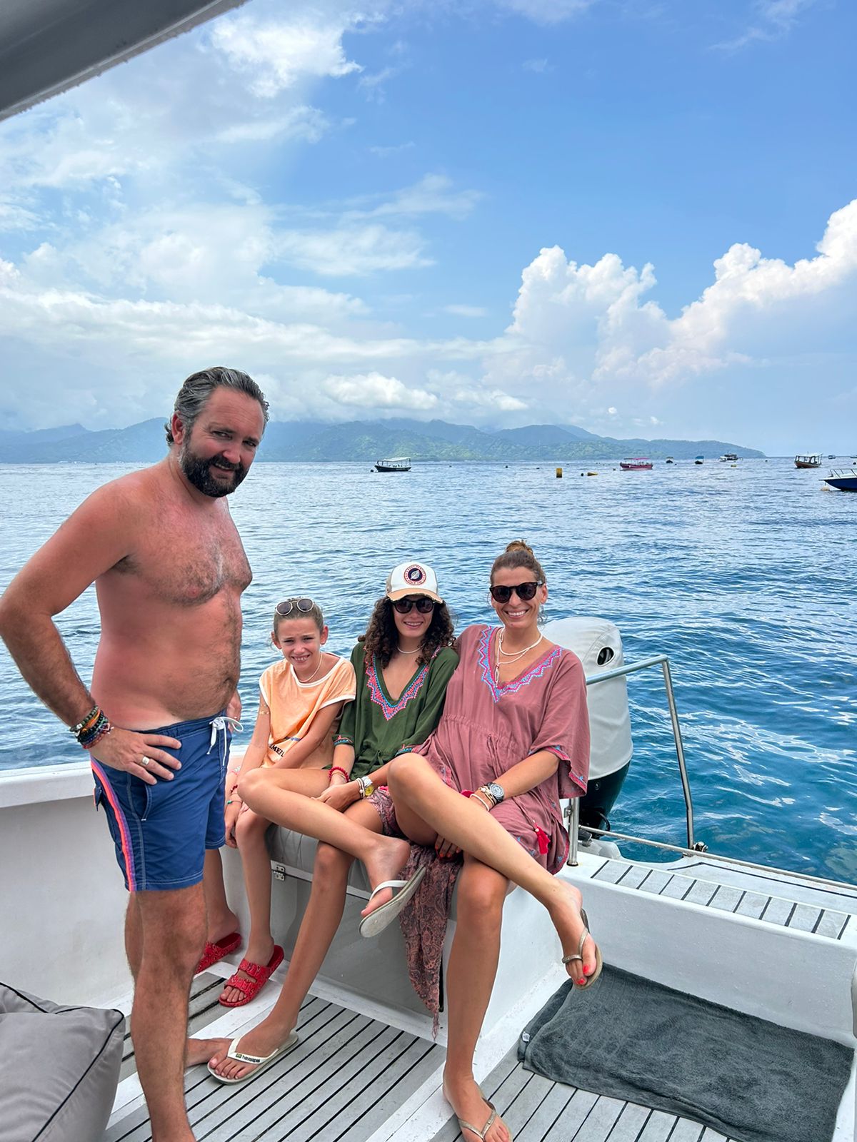 отдых на лодке Twins