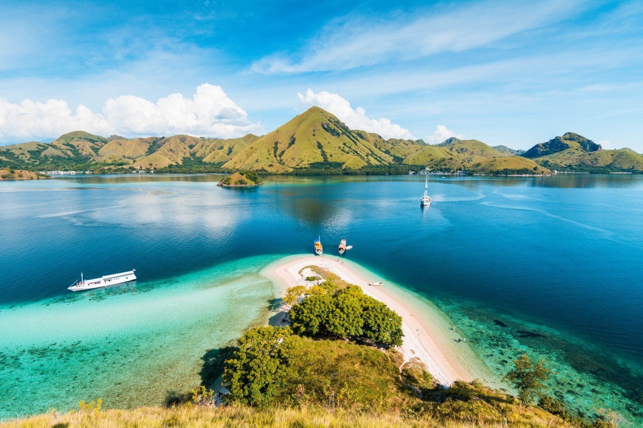 Yacht tour through Komodo – Sumbawa – Lombok aboard Eastopia