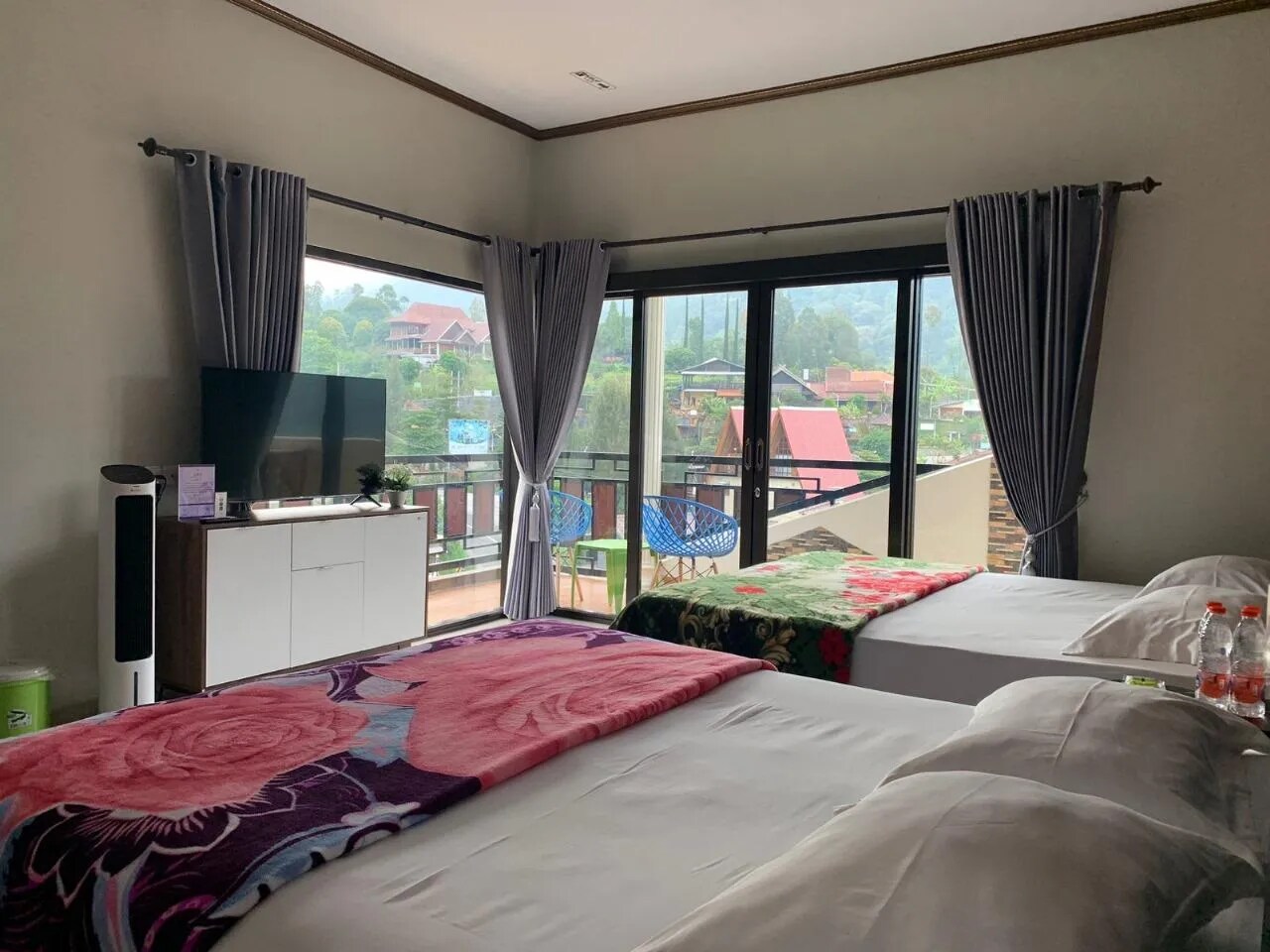 Gubuk homestay room with hot water