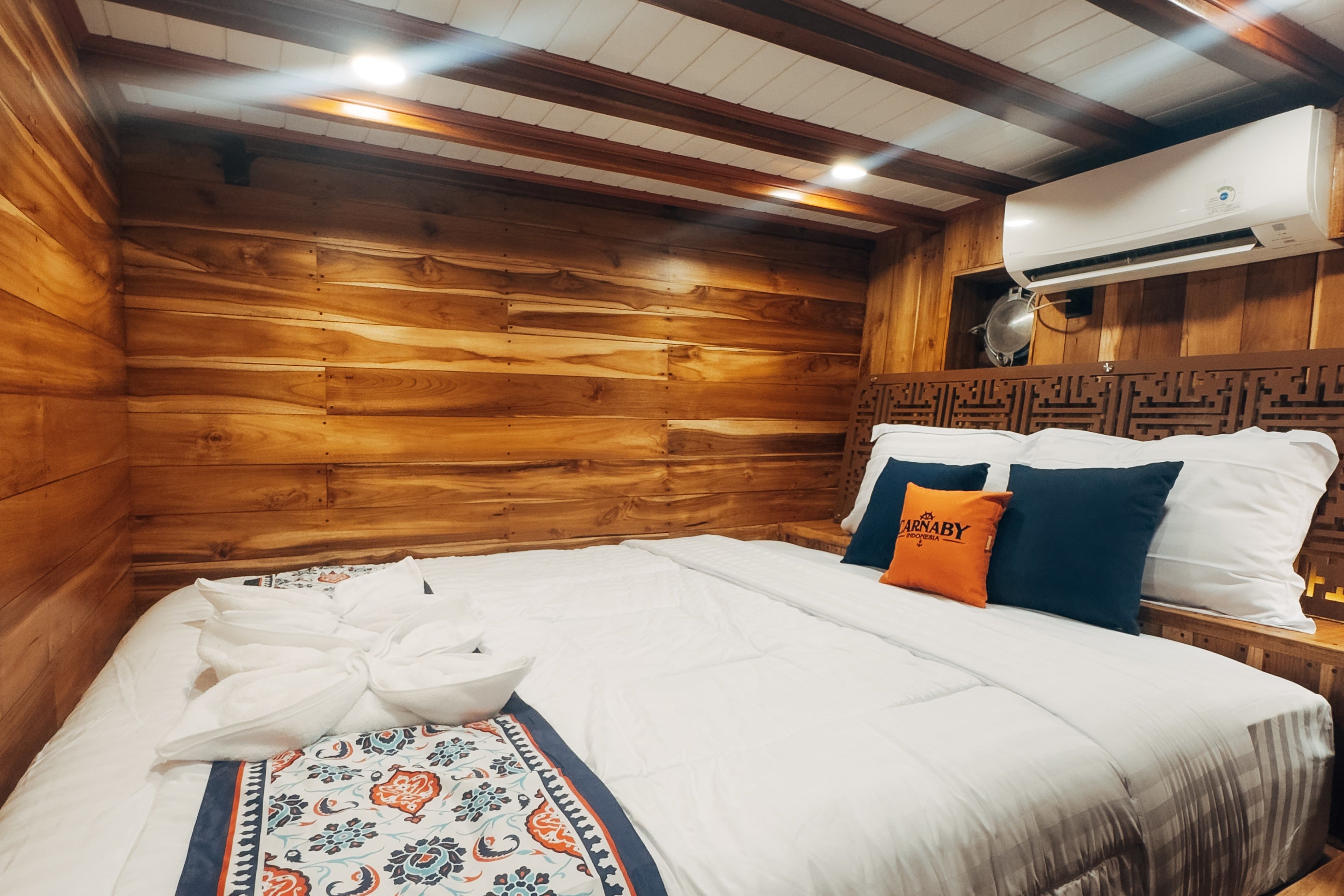 Boat «Carnaby II» superior cabin