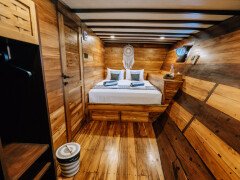 Boat “Kanthaka” Cabin “Aruna” with a large bed Boat “Kanthaka” Cabin “Aruna” with a large bed