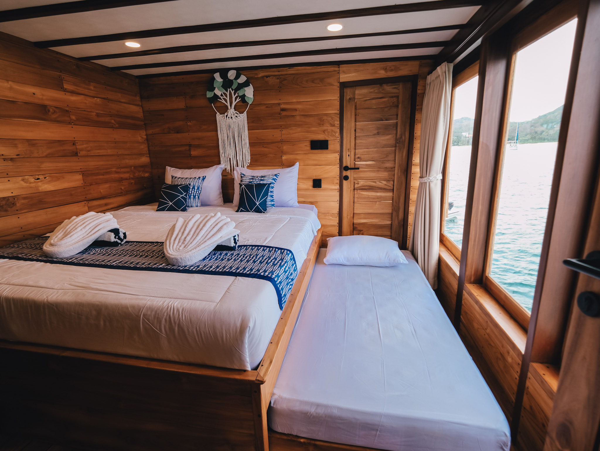 Boat "Kanthaka" Cabin "Jivana" 
with extra bed