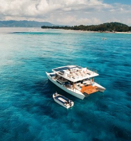 Gili yacht cruise