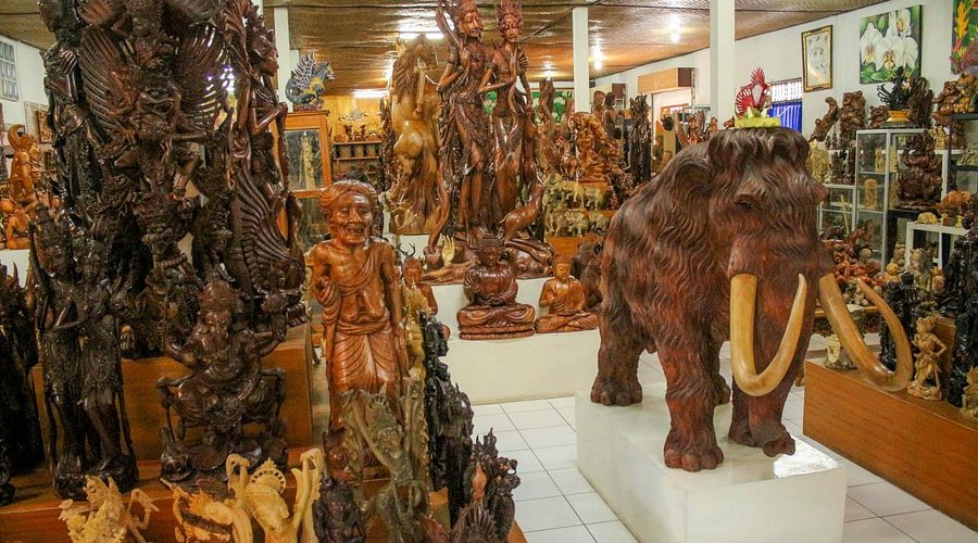 Mas Village: pueblo de artesanos de la madera