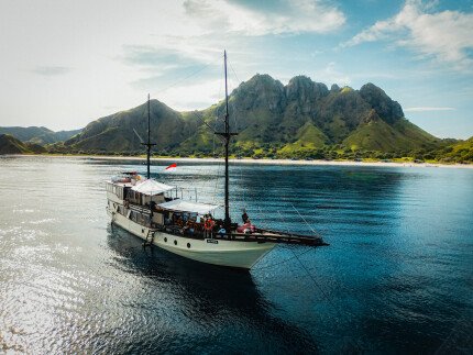 Tour en Barco ALFATHRAN por Komodo