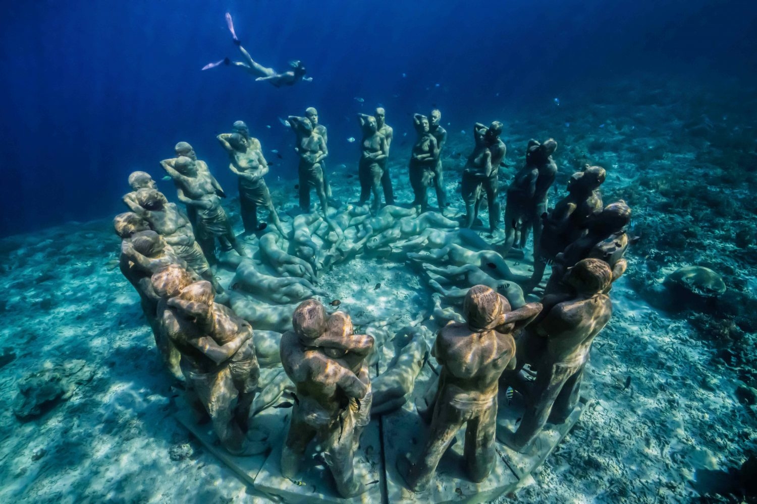 Unterwasserstatuen vor Gili Meno