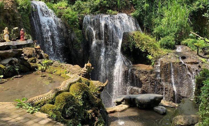 Taman Beji Griya Waterfall