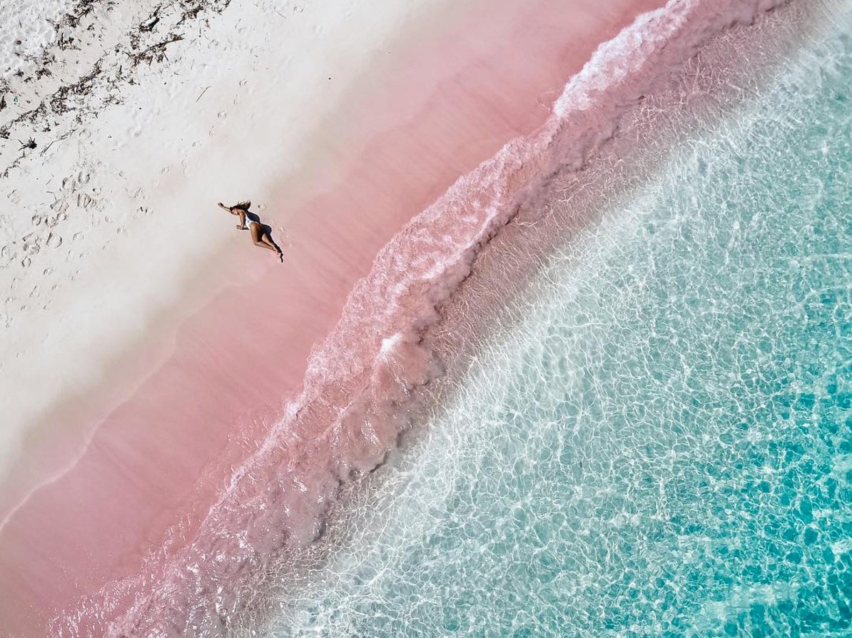 plages de sable rose