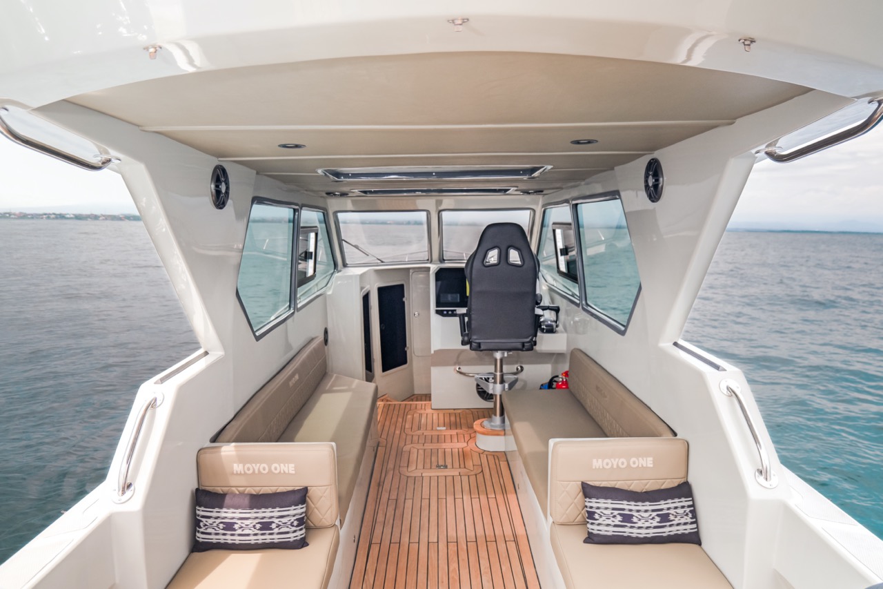 yacht « Moyo One »