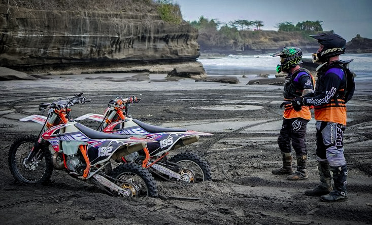 Enduro on the beach