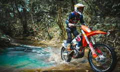 Enduro dans la jungle Enduro dans la jungle