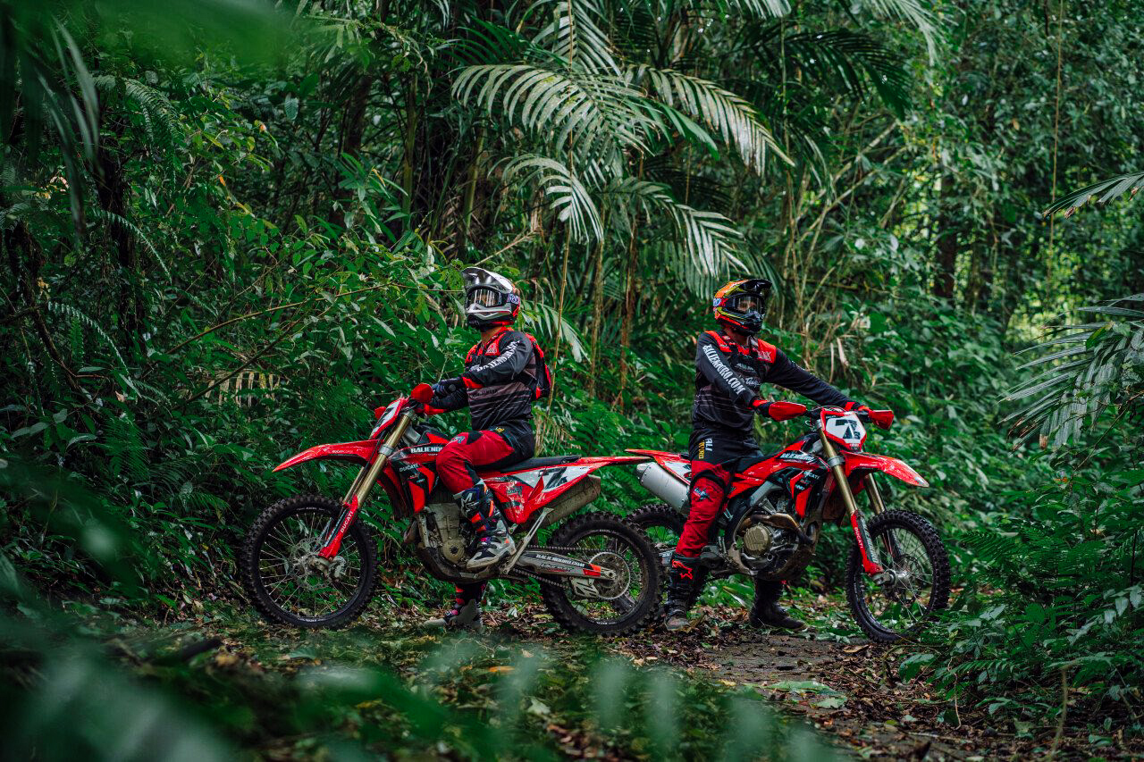 Enduro dans la jungle
