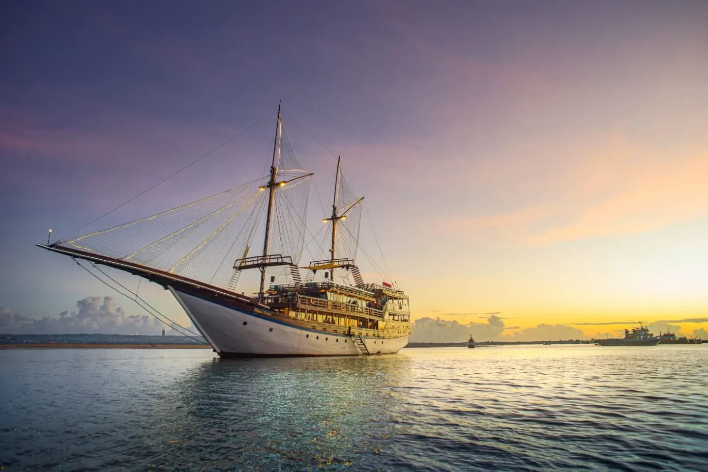 Закат на яхте