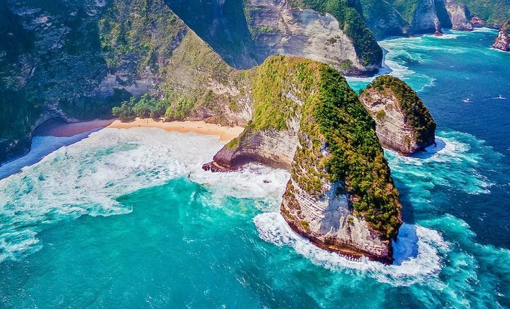 photo Helicopter flight “Nusa Islands Voyages” 1